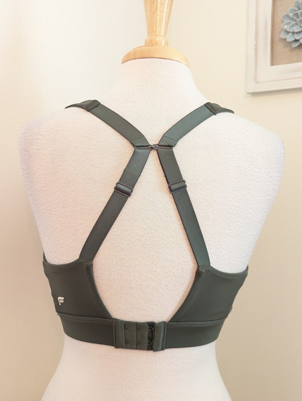 Fabletics All Day Every Day Adjustable Convertible Sports Bra Safari Green M - Picture 8 of 12